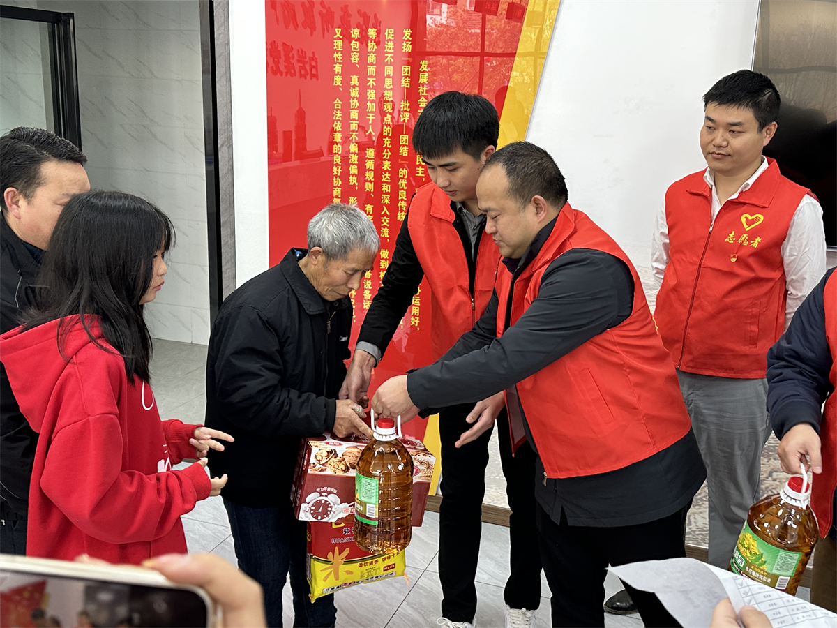 九龍地礦集團銅人房開公司開展“傳承弘揚雷鋒精神，爭做崗位建功先鋒”志愿服務(wù)活動